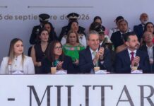 Asiste Pepe Chedraui al desfile cívico-militar por el 216 aniversario de la Independencia